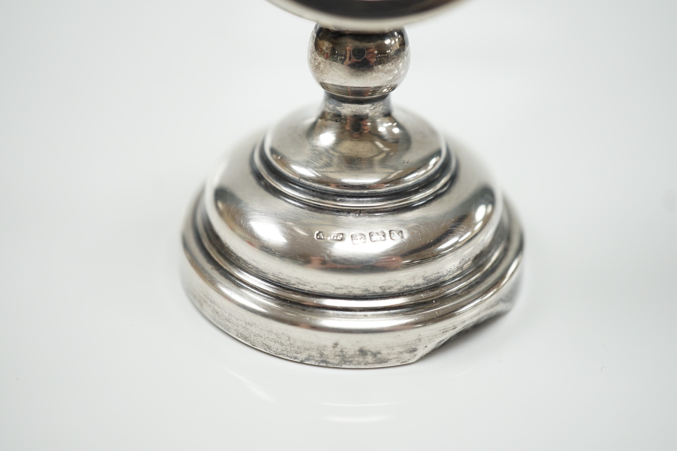 A George V silver mounted fob watch stand, Birmingham, 1923, 79mm, containing a Swiss white metal fob watch.